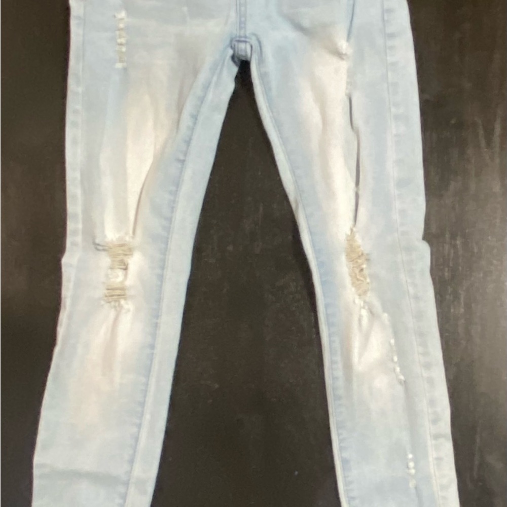 Light Blue Wash Distressed Skinny Jeans with Stretch Fit and Sleek Design
